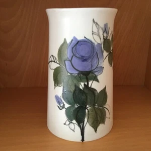 FINNISH MODERN ARABIA WHITE VASE HANDPAINTED BLUE ROSE HILKKA LIISA AHOLA 60'S - Picture 1 of 7