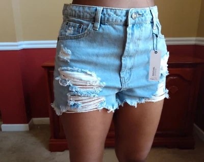 Pantalones cortos de mezclilla Rue21 Distressed súper tiro alto, talla 9 Foto 1 de 4