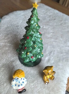 1970’s Avon Merry Christmas Tree Hostess Set Ceramic Tree w Salt Pepper  Shakers - Picture 1 of 13