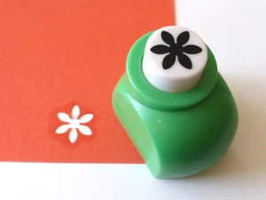 Motivlocher Blume Motivstanzer ca.15 mm Basteln Kartengestaltung - Bild 1 von 1