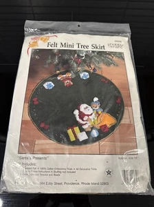 “Santa’s Presents” Mini Tree Skirt Kit 9234 Felt Sequins Hobby Kraft Vintage 14” - Picture 1 of 4