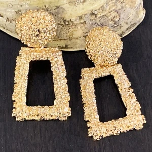 Fashion - Large Gold-Tone Swing PENDANT EARRINGS 4.5cm Drop, Pierced  - EUC - Picture 1 of 4