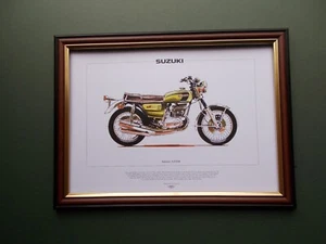 SUZUKI GT550 ENMARCADO IMPRESIÓN DE MOTOCICLISMO - Imagen 1 de 1