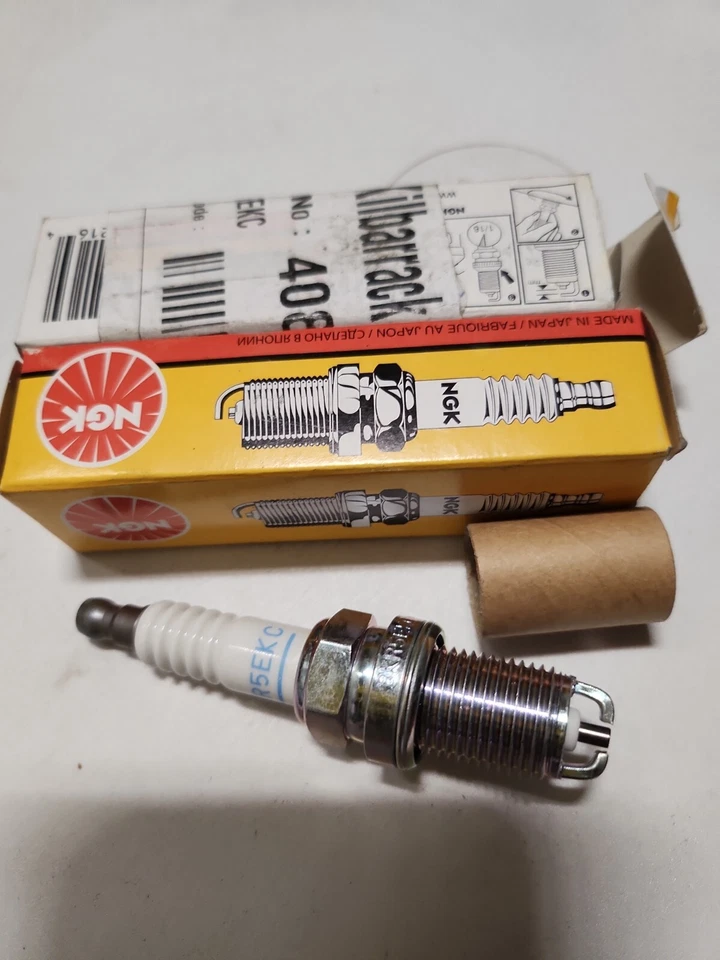 NGK BKR5EKC ( 5216 ) X2 For Daihatsu 1.0 Charade Cuore 03- Sirion 00-05 YRV 01- - Image 1 of 1