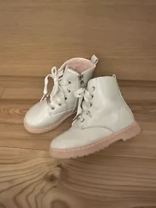 Girls Ankle Boots With Side Zip White Pearl Colour Size UK11 EU29 - Picture 1 of 9