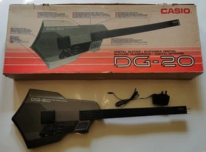 Casio DG-20 Digital Guitar Synth MIDI Controller, Boxato con Alimentatore, Vintage, Giappone - Foto 1 di 24
