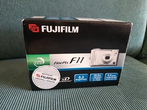 Fujifilm FinePix F11 Digital Camera in OVP Digital Kamera Silber Sehr Gut - Bild 1 von 24