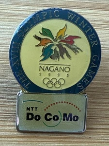 Vintage Nagano Juegos Olímpicos Pin Botón Japón Tono Plateado Antiguo Logo Nuevo con Etiquetas Para Hombres - Imagen 1 de 5