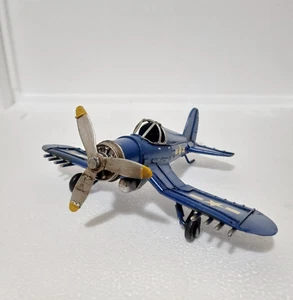 Modellino aereo vintage in metallo blu seconda guerra mondiale aereo da combattimento decorativo da collezione - Foto 1 di 17