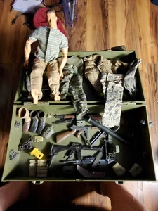 1996 Hasbro G.I. Joe 12" Classic Collection Action Figure w/ Footlocker, Clothes - Picture 1 of 12