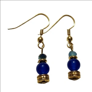 Delicados pendientes colgantes azules y dorados hechos a mano - Imagen 1 de 4