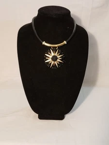 Gargantilla colgante Anne Klein Sunburst León collar tono dorado estrás negro - Imagen 1 de 4