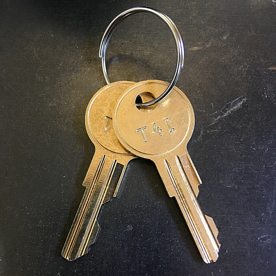 ILCO (2) Traulsen Freezer Door Keys Cut Code T36 - T45 -SHIPPED W/ TRACKING