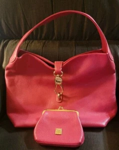 Dooney & Bourke Hobo-Schultertasche Erdbeere Kiesel Leder Logo Schloss groß - Bild 1 von 15