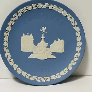 Plato de Navidad 1971 Wedgwood azul jaspe Ware vacaciones Piccadilly decoración de circo - Imagen 1 de 6