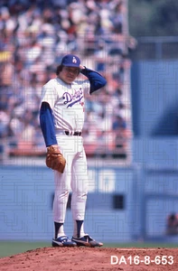 Fernando Valenzuela - 1982 Los Angeles Dodgers - 35mm color slide - DA16-8-653 - Picture 1 of 1