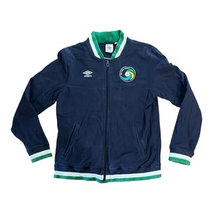 Umbro Sportswear NEW YORK COSMOS Soccer Men’s Navy Blue Green Jacket Size Large - Picture 1 of 10