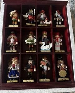 Vintage Member's Mark 12 Days of Christmas Nussknacker Set Display Regal Holz Box - Bild 1 von 24