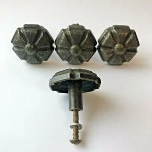 Lot of Vintage Ajax 826 NOTTINGHAM Pattern Bronze Pulls Knobs, 1.5" Wide 1" Deep - Foto 1 di 6