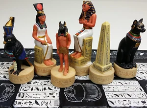 Ägyptisches Anubis Buff und Gold Set Schach Männer Figuren - OHNE Brett - Bild 1 von 6