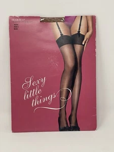Victoria's Secret ~ Calza classica nuda sexy Little Things Glam It Up taglia C - Foto 1 di 5