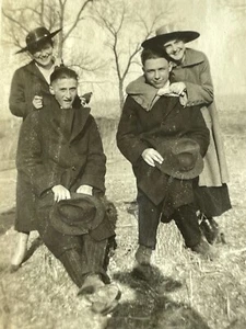 O5 Photograph 1910-20's Double Sided Glued Together 2 Women Couples Hats - Picture 1 of 6
