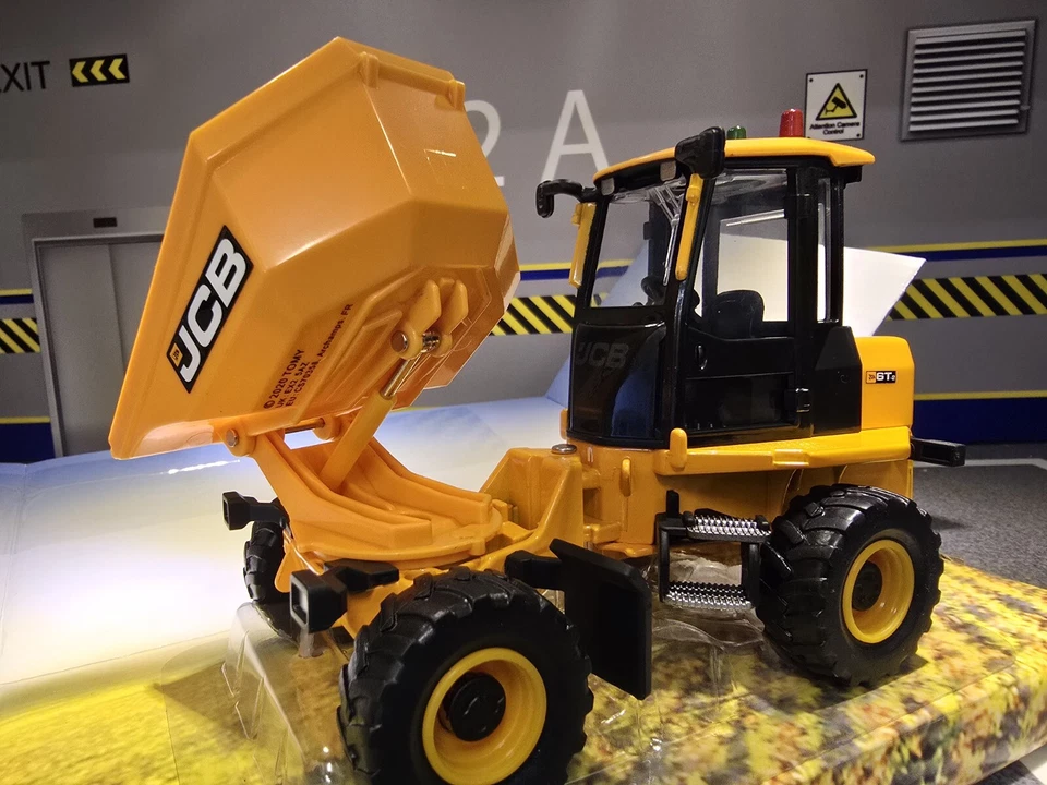 1:32 JCB 6T 6T-2 Dumper Cabbed Swivel Tip Scale Britains Farm Model 43255 Dump - Image 1 of 4