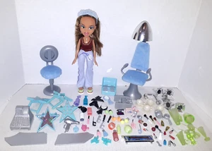 Bratz Stylin' Salon 'N' Spa Accessories + Fianna Doll - SOLD AS A LOT - Bild 1 von 11