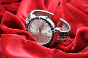 Jimmy Crystal New York Cuff Watch needs battery - Picture 1 of 4