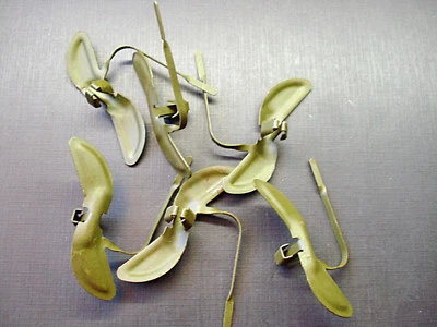 6 NOS fender door body side belt moulding clips 2" Chevy Buick Oldsmobile GM - Image 1 of 4