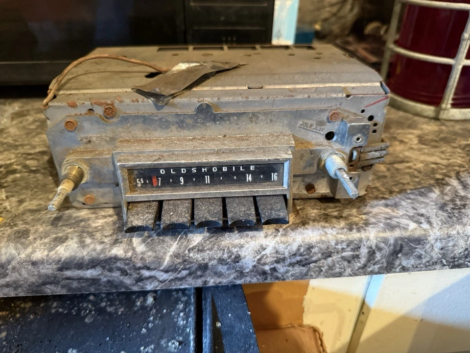 Oldsmobile F85 442 Cutlass 1967 radio AM tablero pulsador 7299563 Foto 1 de 4