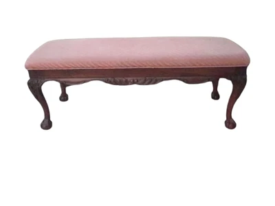 Banco Estilo Tradicional Madera Oscura Gato Garra Pies Rosa Tela Tapizada De Colección Foto 1 de 4