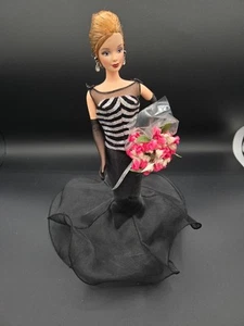 Barbie Vintage 1999 40th Anniversary Dolls Collector Edition Boquet Flowers - Picture 1 of 16