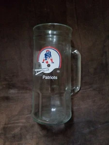 Taza de cerveza de vidrio de fútbol americano vintage de los New England Patriots NFL - Imagen 1 de 1