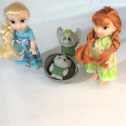 Disney Frozen 6 Inch Petite Princess Anna and Elsa Fashion Dolls Trolls & Rock Cover