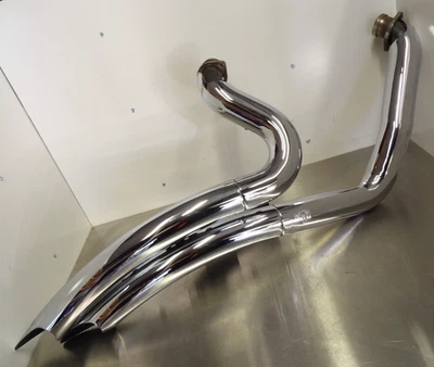 05 Harley Touring Ultra FLHTCUI Vance & Hines chrome big radius exhaust mufflers - Image 1 of 4