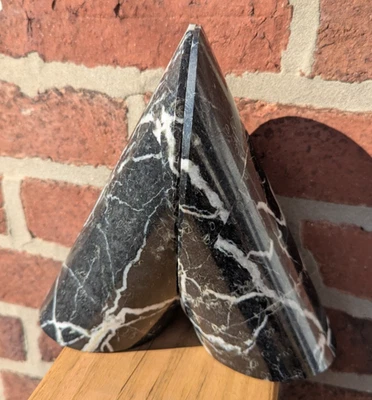 Винтажные круглые наклонные черно-белые мраморные букенды Noymer - Изображение 1 из 4