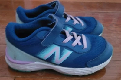 Zapato para correr New Balance 680 V6 gancho y bucle para niños pequeños 8,5 M Foto 1 de 4