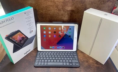 💥Apple iPad 6. Gen. 128GB silber Wi-Fi + Cellular & Logitech Slim Folio 💥 - Bild 1 von 4