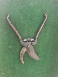 Antique locking hot dipped forged steel Italian garden hand pruning shears - Picture 1 of 3