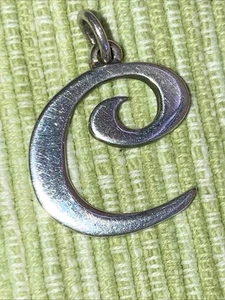 Colgante de plata 925 con letra “C” firmada por James Avery. Nuevo sin caja - Imagen 1 de 4