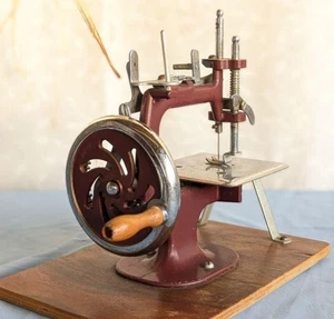 British Antique Hand-Cranked Mini Sewing Machine Toy Vintage Goods Used - Picture 1 of 18