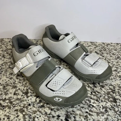 NUEVO SIN ETIQUETAS Giro Terradura Mujer’s Talla 6 Ciclismo Bicicleta de Montaña Zapatos Gris Blanco Vibram Foto 1 de 4