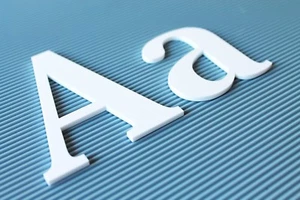 Letras de plexiglás 3D vidrio acrílico XT blanco etiqueta - Imagen 1 de 3
