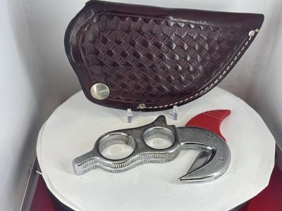 Vintage 2 Finger Skinner Gut Skinning Knife Hunting Tool w/ Sheath - Image 1 of 4