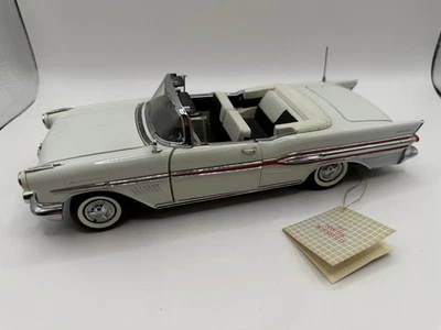 Franklin Mint 1/24 Scale Diecast 1957 Pontiac Bonneville White - Image 1 of 4