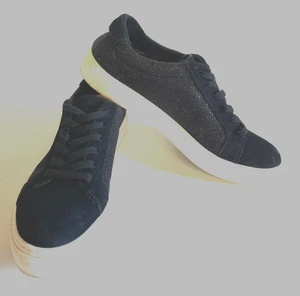 L.K. Bennett Damen Sneaker schwarz Wildleder dezente Glitzerdetails Größe EUR38 FH#4 - Bild 1 von 9