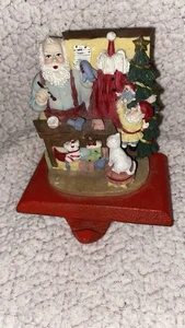 Santa Claus Making Toys Cast Iron Base Stocking Hanger Holder Hook - Bild 1 von 2