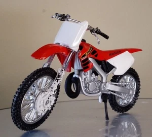 HONDA CR 250R 2002 1/18 MAISTO - Imagen 1 de 8