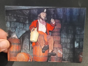 Pirates of Caribbian Caribbean Looting 1986 Lenticular Tokyo Disneyland Postcard - Picture 1 of 3